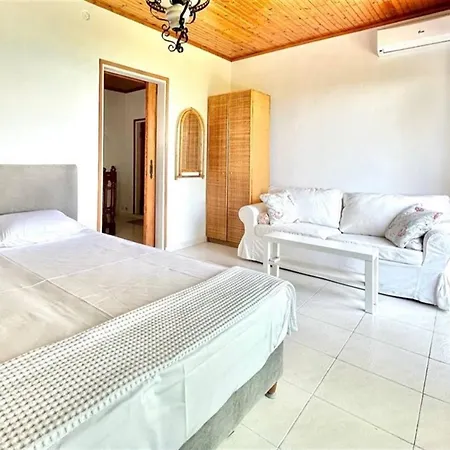 Lefka First Line House 2 Bedrooms 7 Guests *