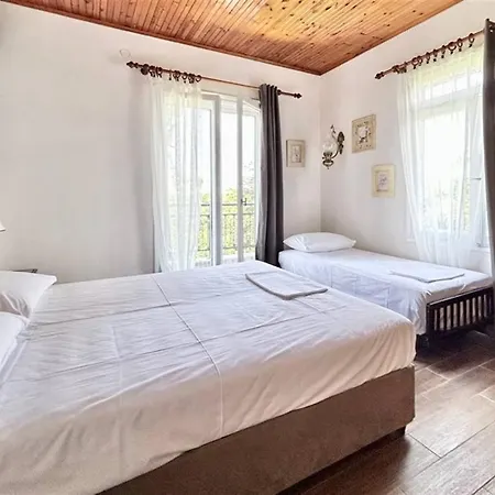 Lefka First Line House 2 Bedrooms 7 Guests شقة